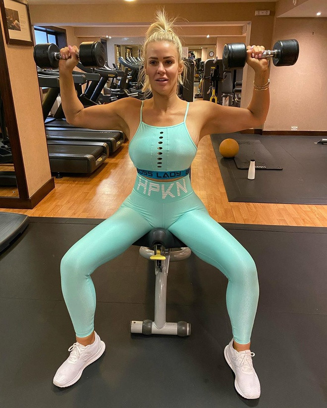 Quyết tâm không để bản thân cứ sống mãi với thân hình nặng nề, Anderson lên kế hoạch giảm cân bằng việc tập luyện thường xuyên ở phòng gym, bỏ hẳn đồ ăn nhiều dầu mỡ, thức ăn nhanh và theo đuổi chế độ ăn kiêng lành mạnh.