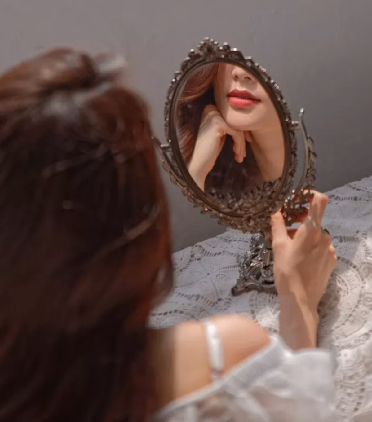 Cô ưu chuộng và hướng mình đến hình tượng sang trọng, thanh lịch nhưng vẫn đầy nữ tính, dịu dàng. Diễm My hy vọng khán giả sẽ yêu quý cả hai hình tượng của cô ở trong phim cũng như ngoài đời.