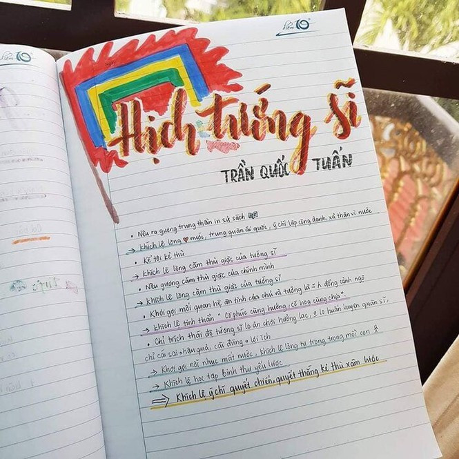Để giúp cho bản thân nhanh chóng tiếp thu được bài giảng cũng như đỡ nhàm chán hơn trong việc học tập môn Ngữ Văn, mới đây, một bạn nữ sinh đã sáng tạo ra cách làm vô cùng độc đáo mà nhiều người nhìn vào đã muốn học bài ngay.