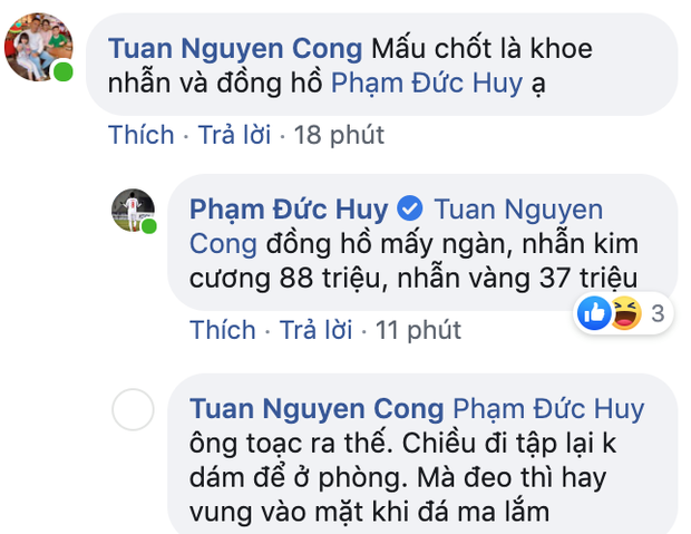 Bên dưới phần bình luận, rất nhiều người dành lời khen cho cầu thủ Duy Mạnh, trừ các đồng đội của anh. Điển hình là Đức Huy, anh chàng ngay lập tức xuất hiện "bóc phốt" chú rể. Theo Đức Huy, Duy Mạnh chuẩn người có tiền: "Đồng hồ mấy nghìn USD, nhẫn kim cương 88 triệu, nhẫn vàng 37 triệu".