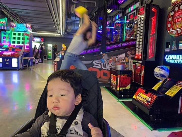 Cap me con hai huoc nhat nam: Me “quay” nhiet tinh, con ngan ngam cho doi