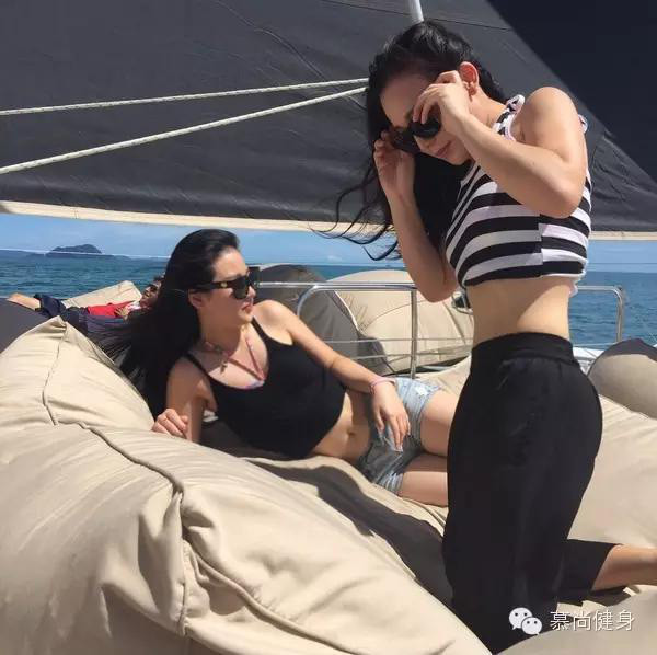 Sau khi trở nên xinh đẹp, người bạn trai nói lời phũ phàng với Tiểu Lạc năm nào đã bày tỏ mong muốn nối lại tình xưa nhưng cô nàng không đồng ý.