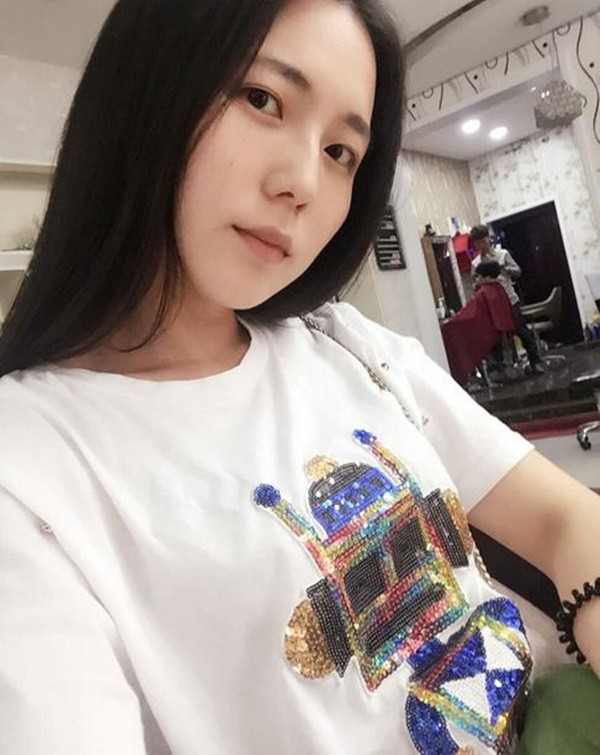 Lên đại học, Tiểu Lạc quyết tâm giảm cân, thay đổi ngoại hình. "Tôi không thể mua mọi bộ quần áo mà mình thích bởi béo. Quần áo của tôi luôn đắt và không đẹp bằng người khác. Đi cạnh người khác, tôi chỉ luôn là nhân vật làm nền" - Cô gái cho hay.