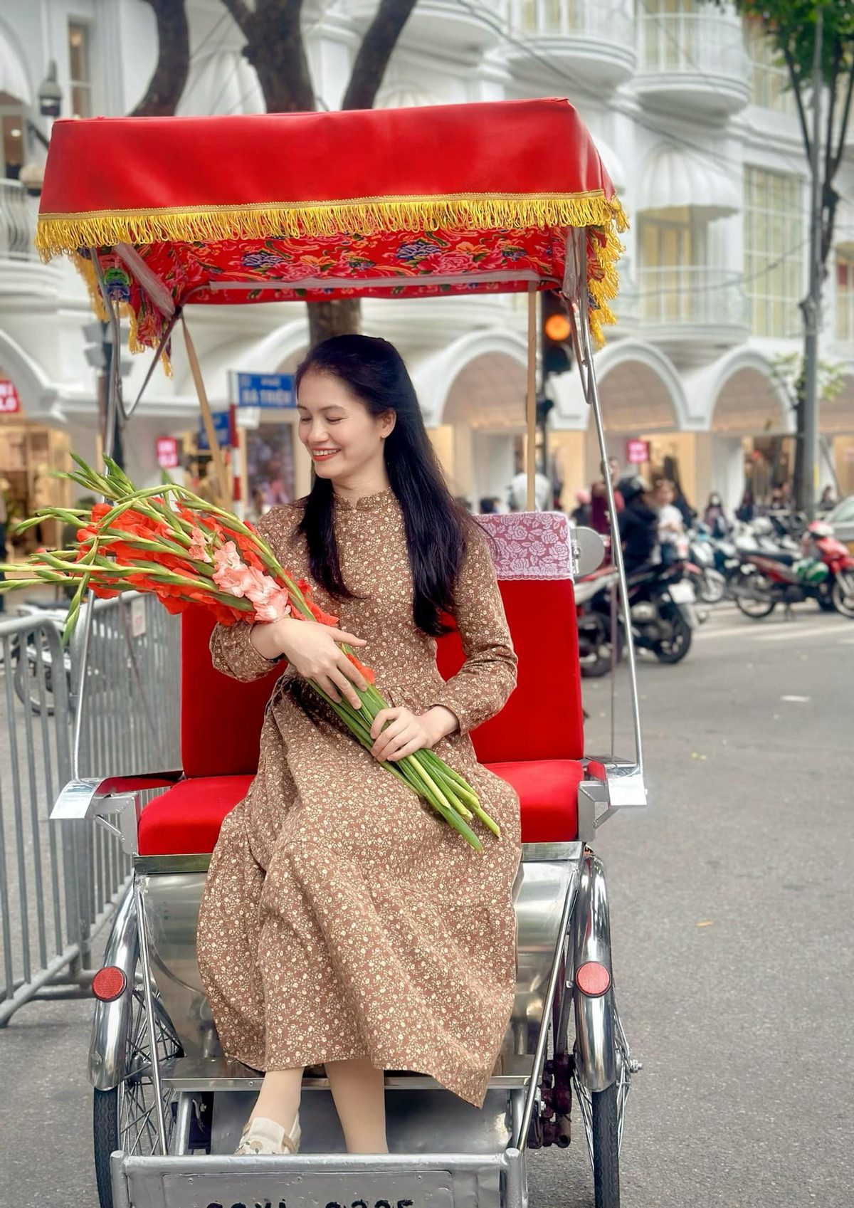 Mỗi video đều là một ý tưởng cắm hoa khác nhau, đã giúp rất nhiều chị em nội trợ có thêm sự tham khảo để tạo nên sự xinh đẹp cho ngôi nhà của mình.