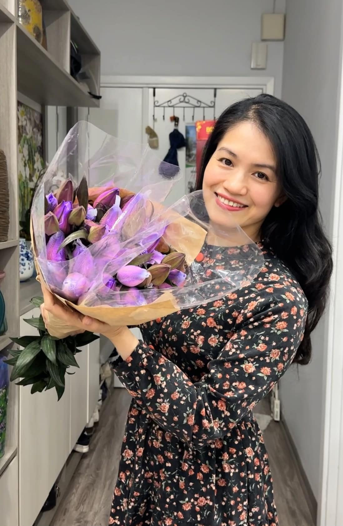 Những nội dung về cắm hoa của Hà Lê nổi lên từ những ngày dịch Covid, thời gian ở nhà nhiều hơn, nên bà mẹ đảm quyết định theo đuổi đam mê cắm hoa, đồng thời ghi lại quá trình đó. Những video của chị được rất nhiều người đón nhận.