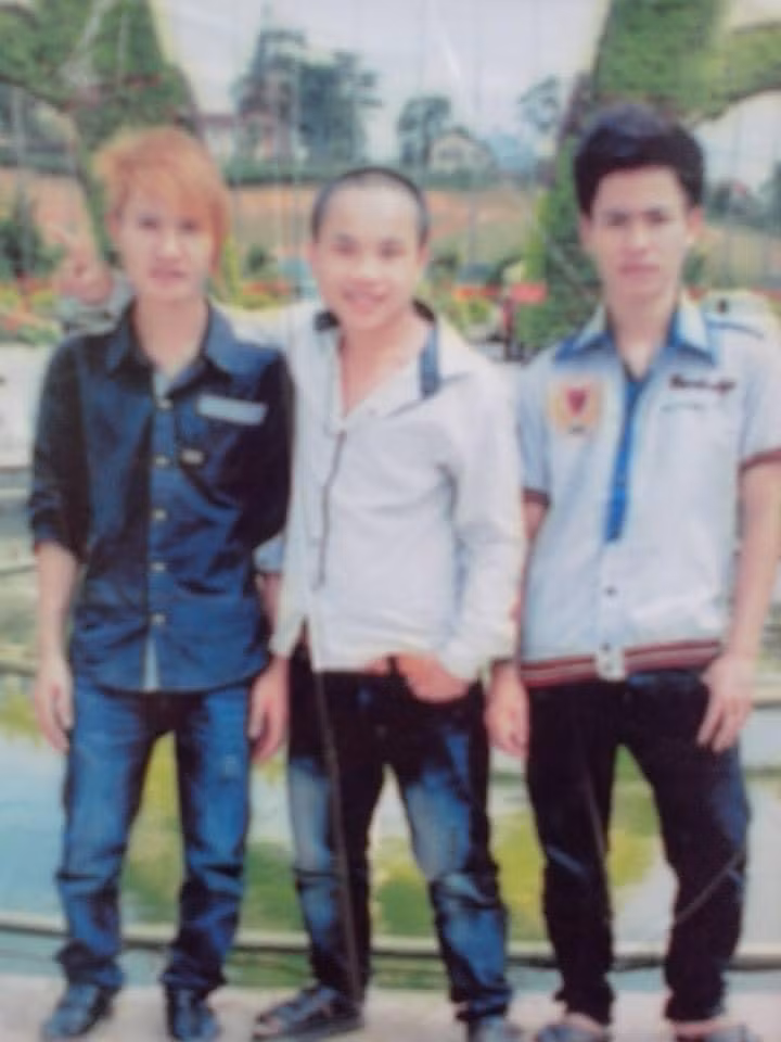 Quần cạp trễ từng khiến nhiều nam sinh cực ưa chuộng bởi trông rất "mốt".