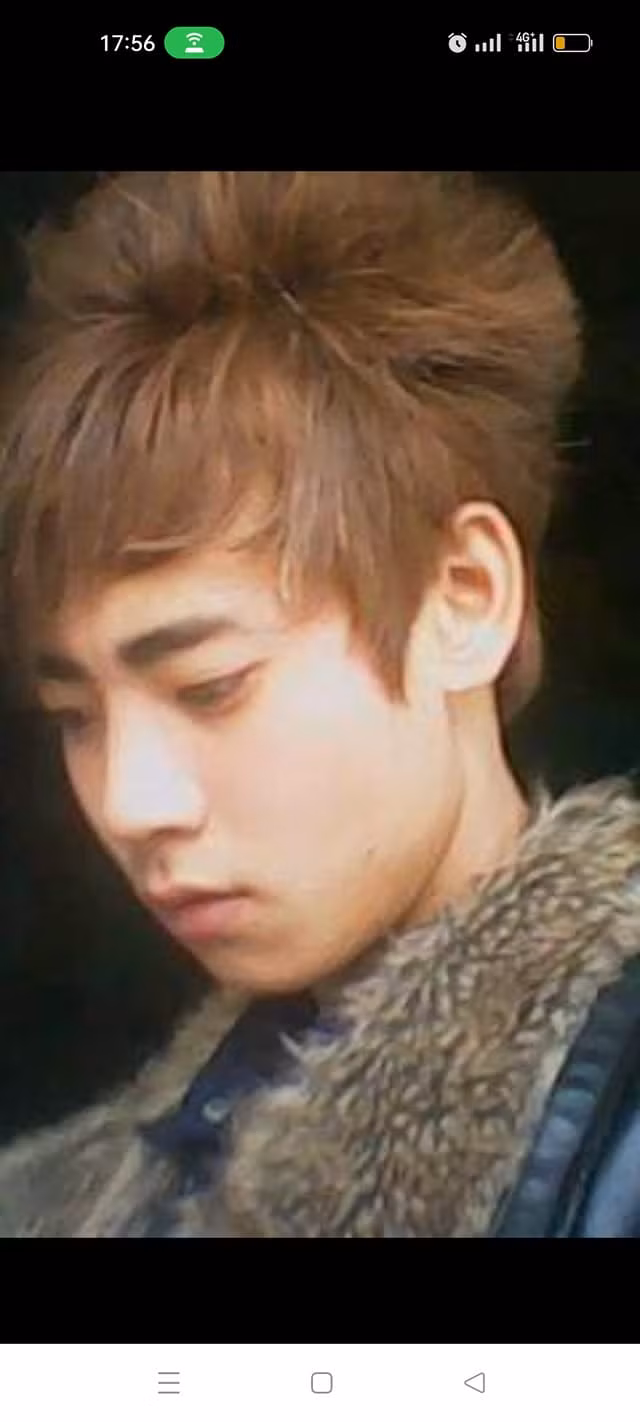 Chỉ có những "công tử", dân chơi mới dám để tóc sáng màu tạo kiểu như thế này.