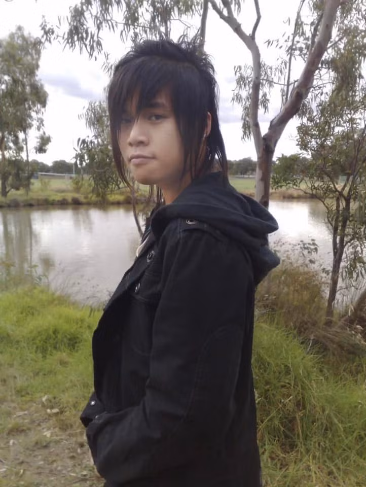 Nhìn bức ảnh này, nhiều người liên tưởng đến nam ca sĩ tài năng điển trai Wanbi Tuấn Anh.