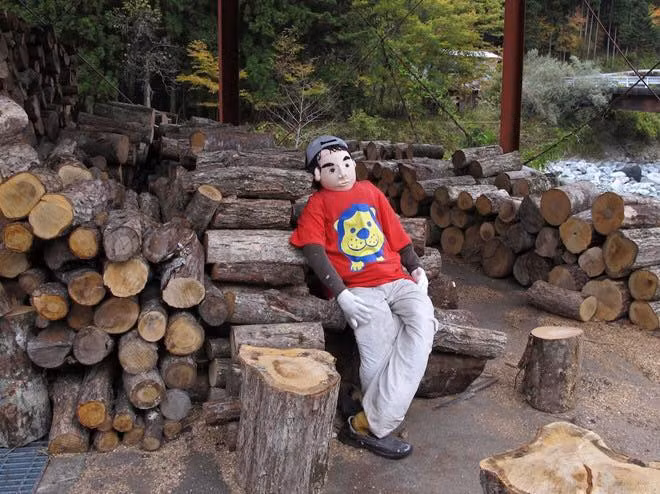 Hiện những bức ảnh về làng Nagoro vẫn đang thu hút hơn 1.000 lượt bình luận của cộng đồng mạng.