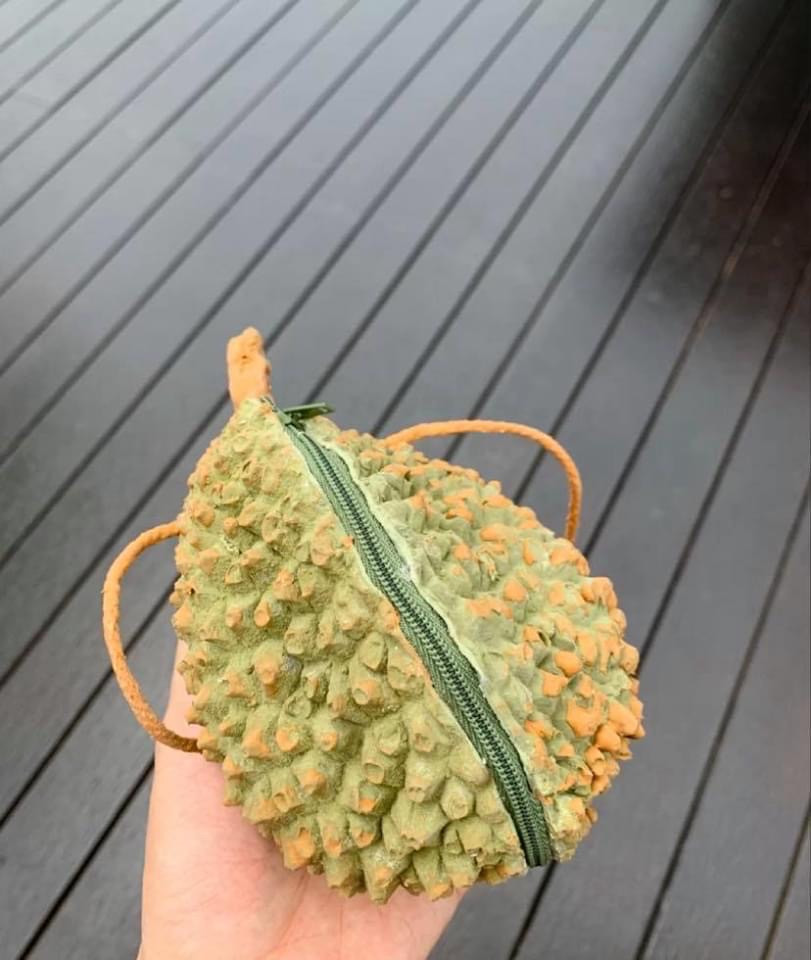 Với 3 kích cỡ khác nhau, chiếc túi này đang là mặt hàng được các cô gái tìm kiếm ráo riết.