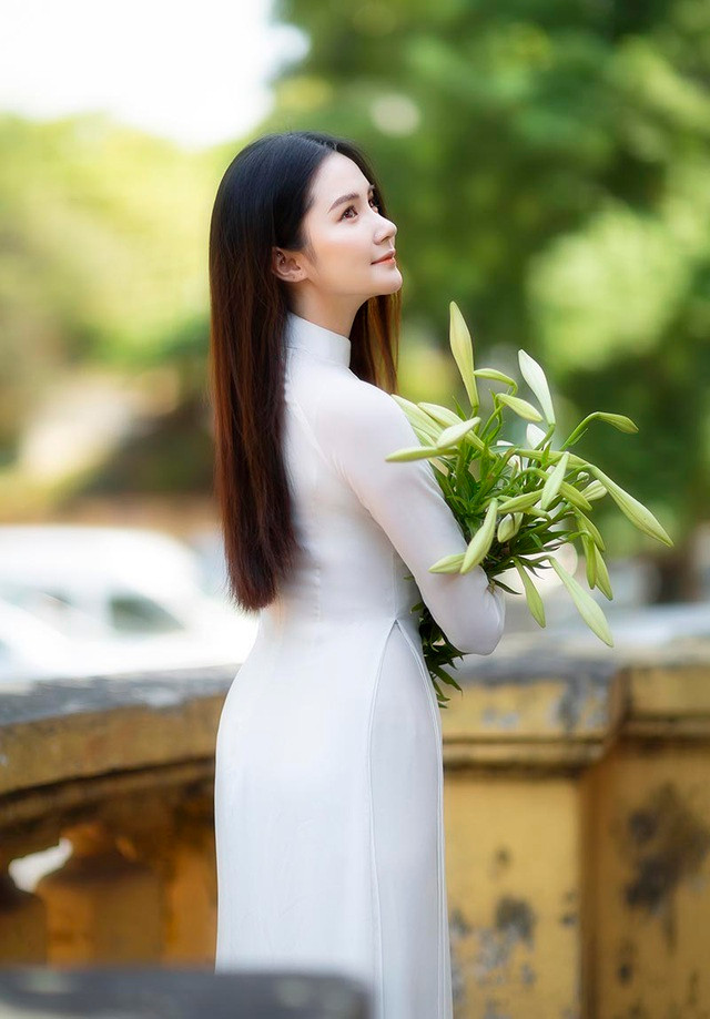 Minh Tâm sở hữu nhan sắc trong trẻo, dịu dàng, đúng với độ tuổi của mình. Nhiều người còn cho rằng hoa khôi 10X có nét rất giống các hot girl của Thái Lan.