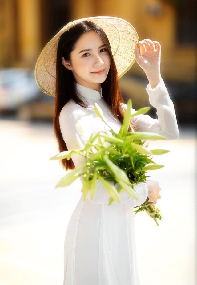 Nhờ nhan sắc xinh đẹp nên Minh Tâm được thử sức trong lĩnh vực mẫu ảnh. Thế nhưng, nàng hoa khôi vẫn ý thức được rằng, việc học phải là ưu tiên hàng đầu, thời gian phải được cân bằng, sử dụng hợp lý.