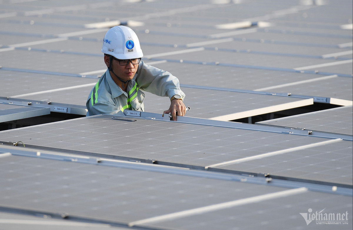 Bộ Công Thương họp về 154 dự án điện mặt trời Bo Cong Thuong hop ve 154 du an dien mat troi