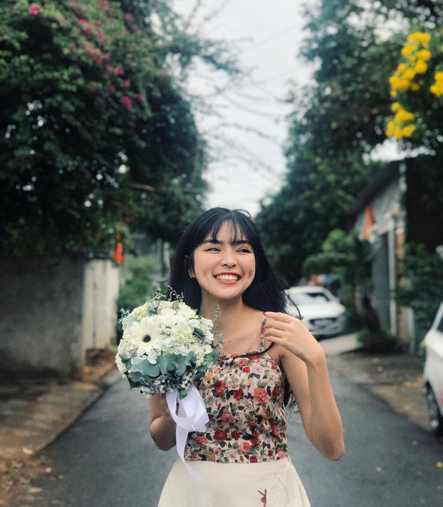 Trước khi được chú ý vơi "Mắt biếc", Khánh Vân là hot girl đình đám trên mạng xã hội, là gương mặt quen thuộc trong những bộ ảnh lookbook của nhiều thương hiệu thời trang.