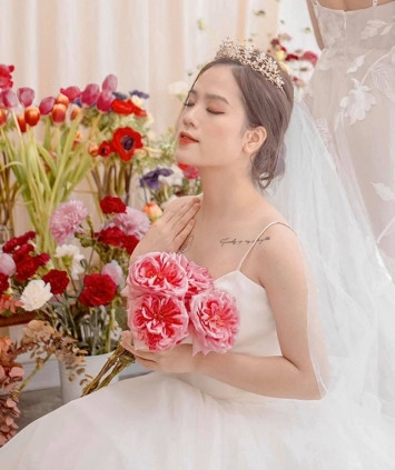 Huyền My liên tục cùng bạn bè đi thực hiện những bộ ảnh xinh như mộng, đăng tải trên Facebook cá nhân.