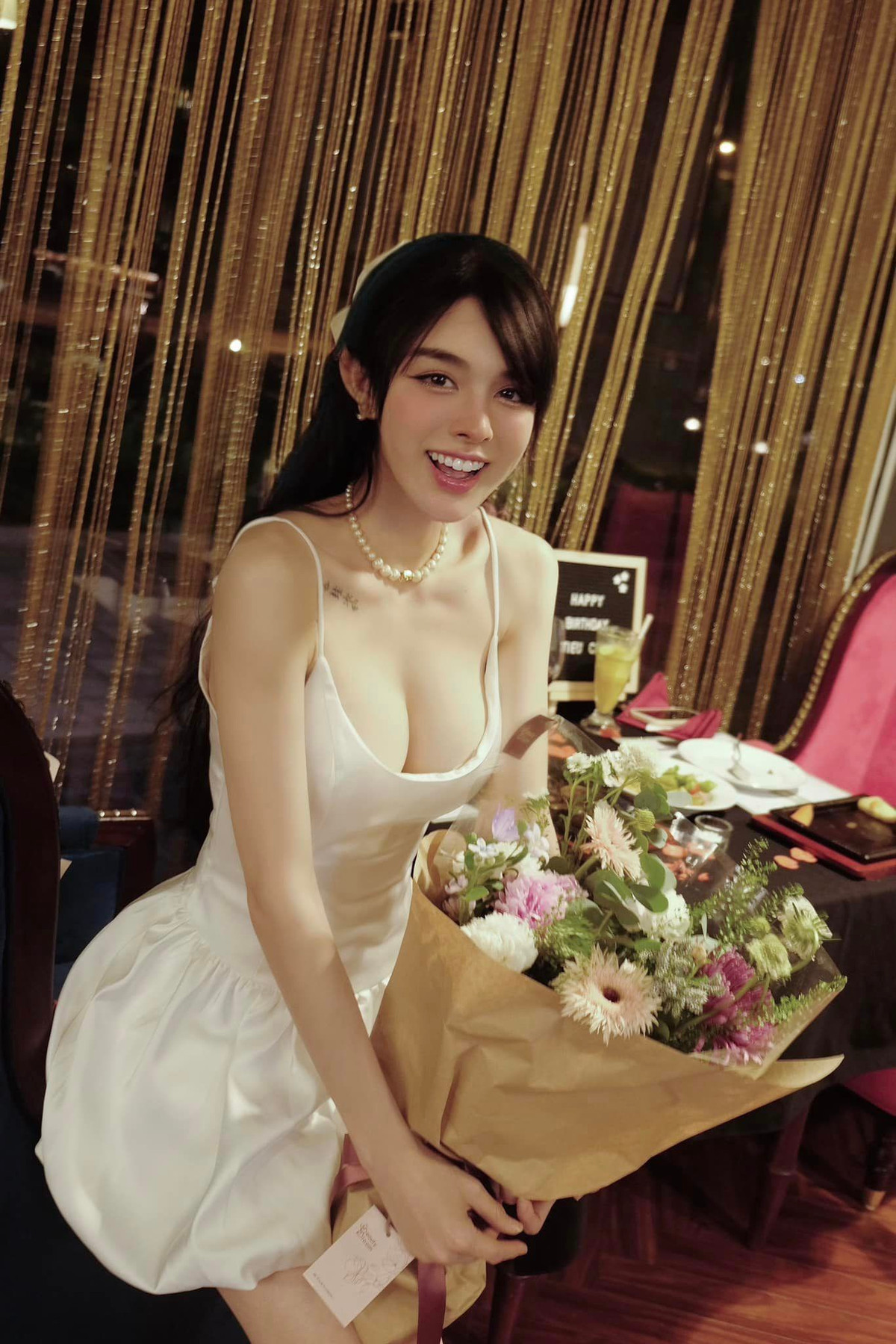 Trong dàn WAG Việt hiện tại, Bích Hạnh được đánh giá là mỹ nhân sở hữu hình thể lẫn nhan sắc không phải dạng vừa.