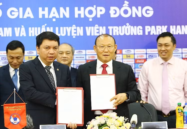 Ky hop dong moi voi VFF, HLV Park Hang-seo noi gi?