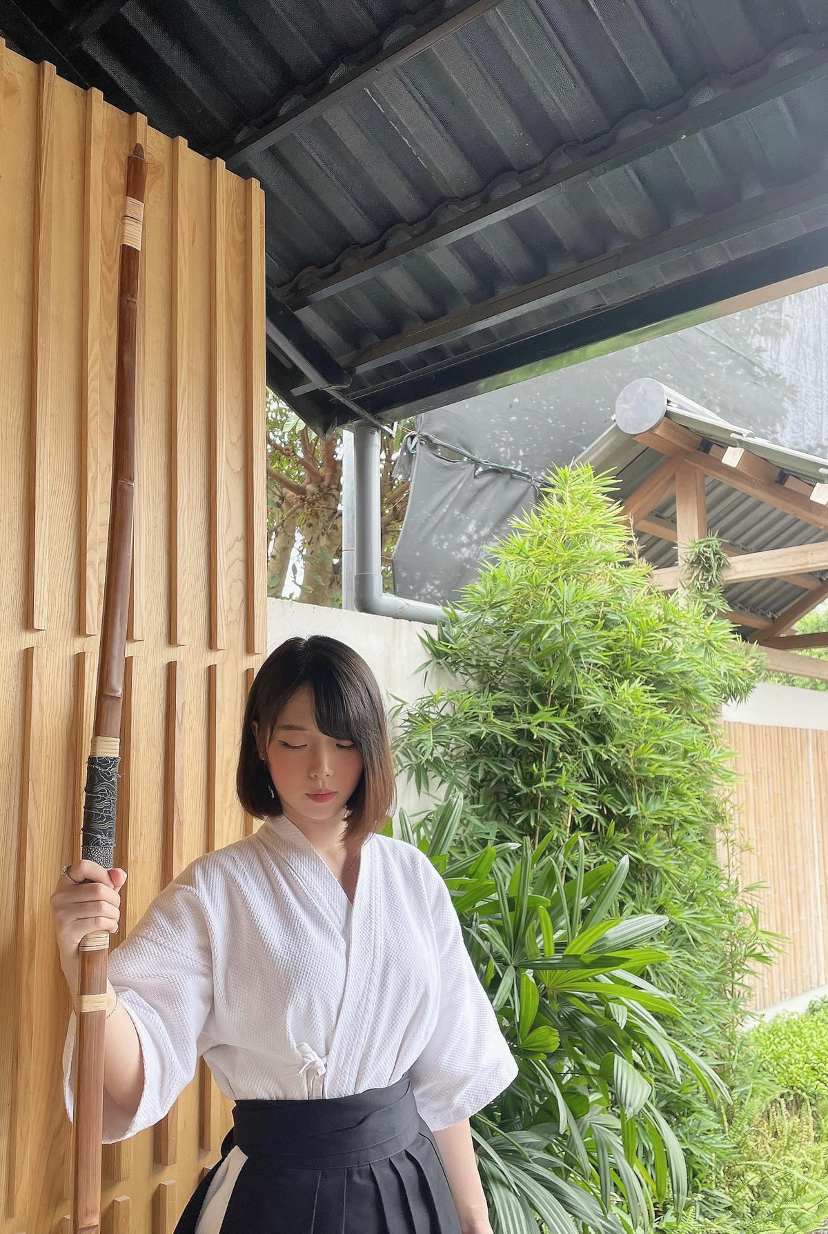 Dù trang phục gợi cảm hay kín đáo, cô vẫn khoe được điểm mạnh cơ thể.