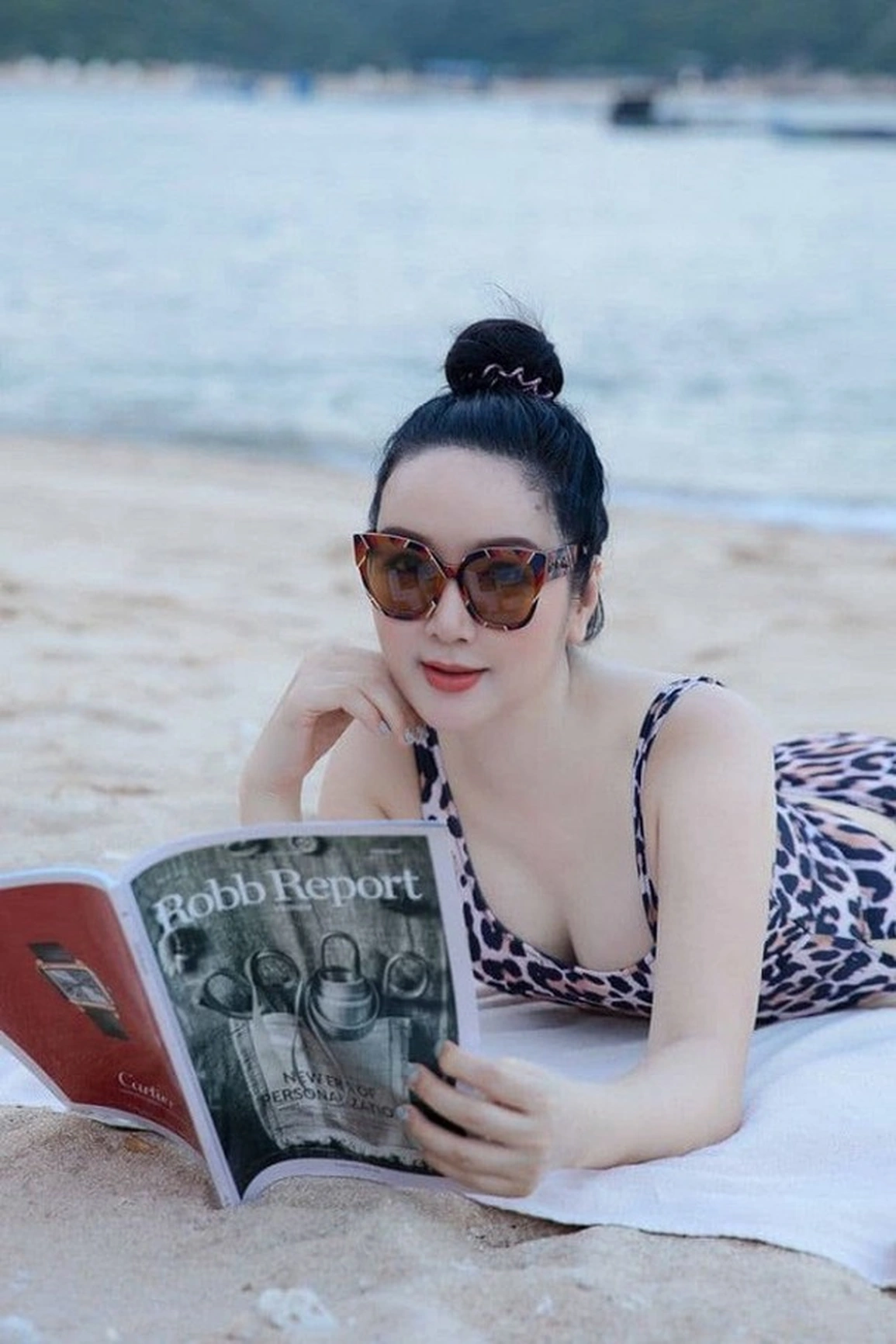 Sau khi đăng quang, Giáng My bước chân vào showbiz với vai trò ca sĩ, diễn viên, người mẫu ảnh và nhanh chóng trở thành gương mặt ăn khách nhất nhì làng giải trí Việt.