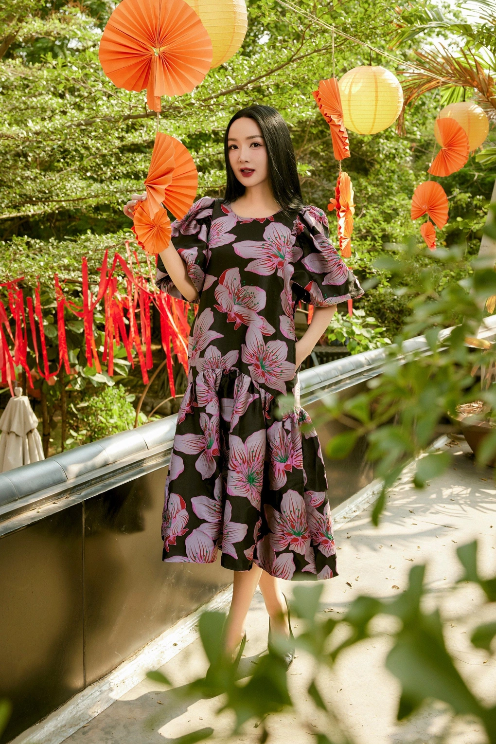 Nàng hậu mang vẻ đẹp đậm chất Á Đông, dịu dàng, trong sáng nhưng cũng rất gợi cảm và quý phái.