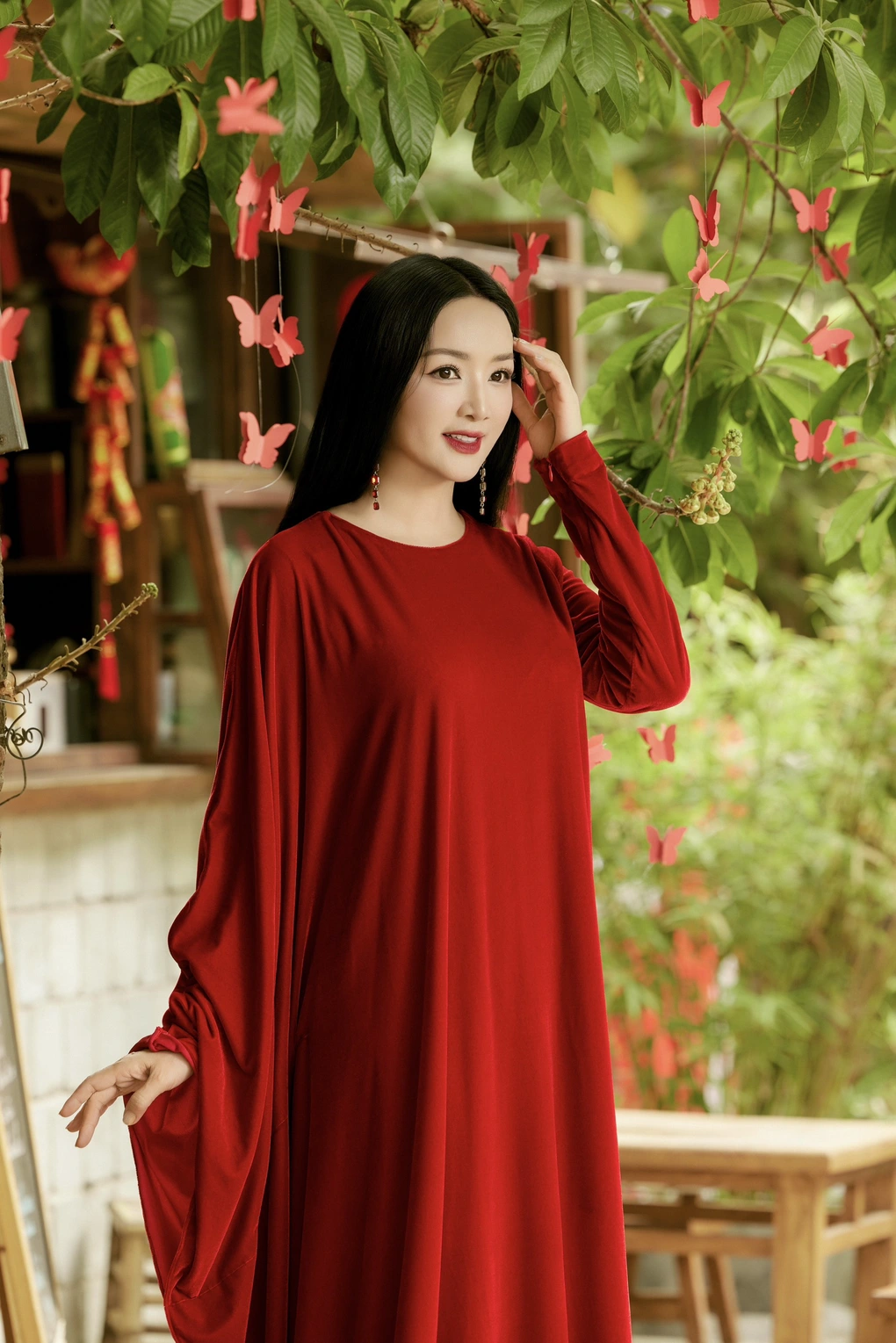 Hoa hậu Đền Hùng - Giáng My được coi là "người đẹp không tuổi" với nhan sắc trẻ trung, bền bỉ theo thời gian.