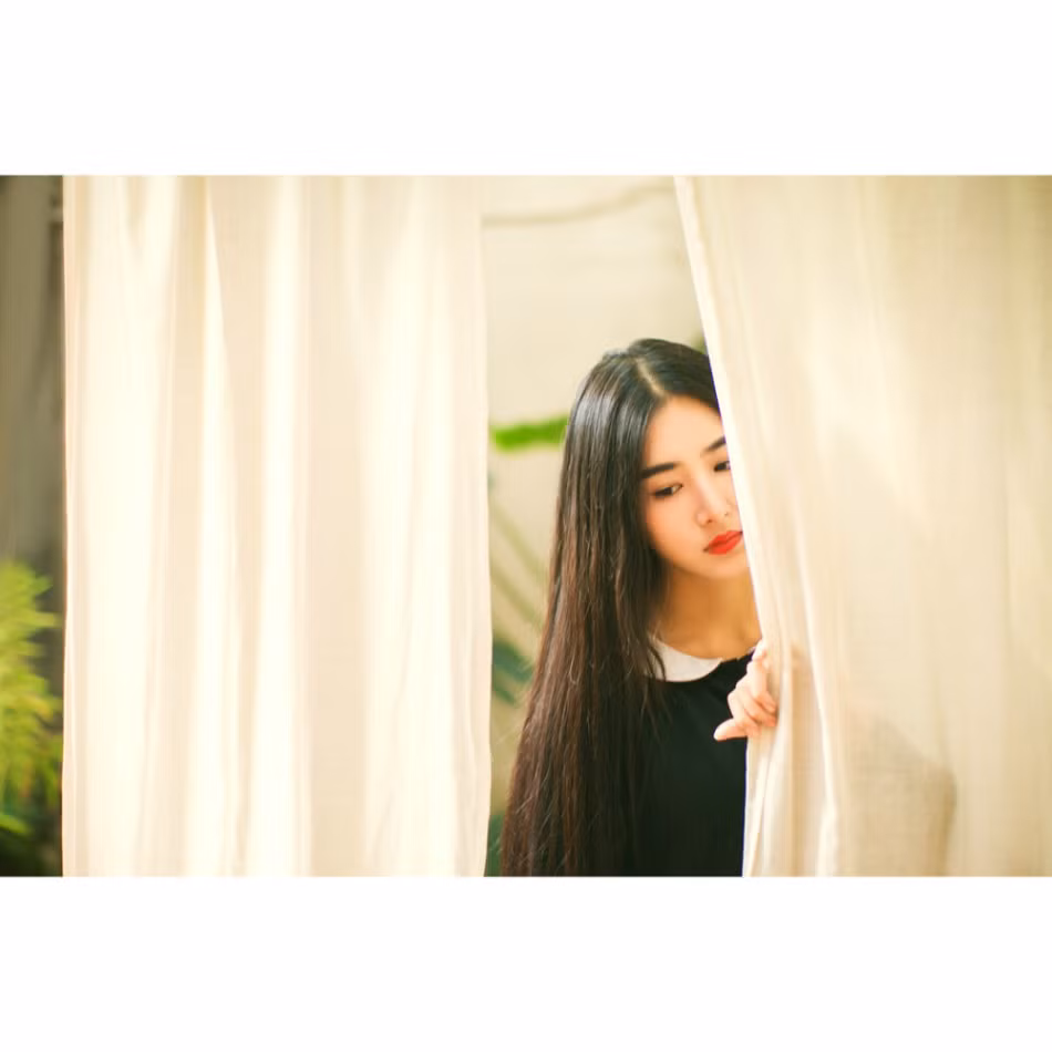 Cư dân mạng nhận xét vẻ đẹp cổ điển của Khả Nhạc rất cuốn hút và đầy sức sống của tuổi trẻ chứ không bị lỗi thời.