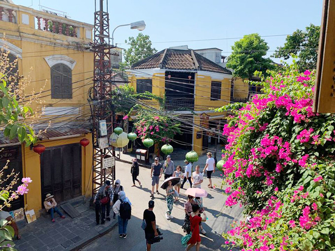 Yêu thích du lịch, luôn chịu khó tìm tòi những địa điểm hay ho và khám phá văn hoá địa phương. Mới đây, hot girl Thái Gia Hân lựa chọn Đà Nẵng - Hội An là điểm đến tiếp theo.