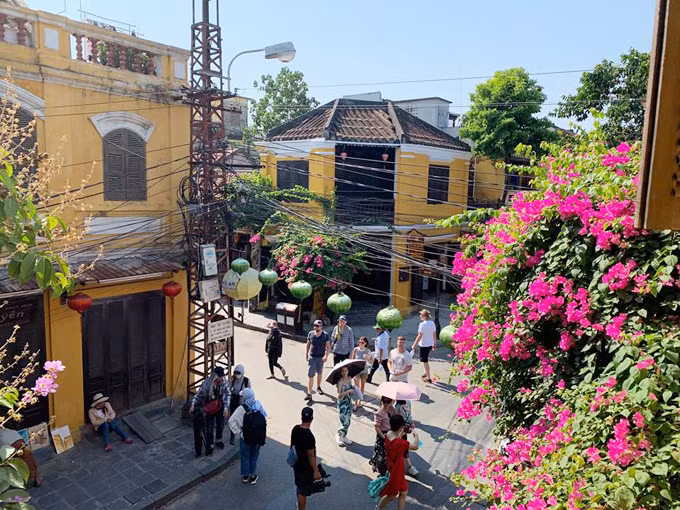 Yêu thích du lịch, luôn chịu khó tìm tòi những địa điểm hay ho và khám phá văn hoá địa phương. Mới đây, hot girl Thái Gia Hân lựa chọn Đà Nẵng - Hội An là điểm đến tiếp theo.