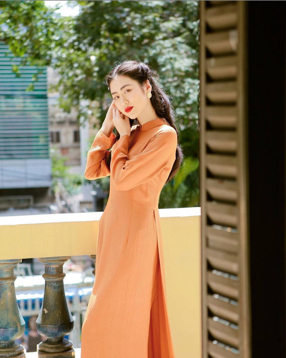 Mai Vân Trang sở hữu ngoại hình rạng rỡ, nụ cười cực kỳ có duyên thế nhưng người hâm mộ cho rằng trông cô nàng khá mảnh mai so với chiều cao của mình. Cô nàng bén duyên với nghền beauty blogger sau khi du học Phần Lan về nước.