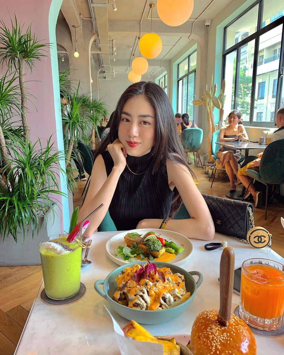 Trang cá nhân của Mai Vân Trang hiện có hơn 155 nghìn lượt theo dõi và hot girl đã có người thương.