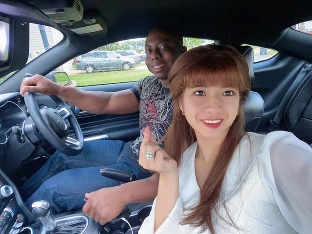 Thời gian đầu hôn nhân, sự khác biệt trong lối sống khiến đôi vợ chồng trẻ gặp rất nhiều vấn đề trong cuộc sống. Tuy nhiên, cả 2 đã dần gạt bỏ cái tôi, để xây dựng gia đình hòa thuận.