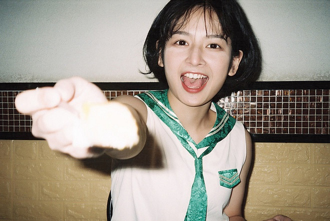 Mái tóc ngắn cũng giúp cô gái Thượng Hải trở thành mẫu ảnh ưa thích của các nhiếp ảnh gia film.