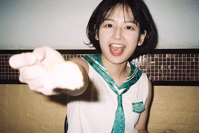 Mái tóc ngắn cũng giúp cô gái Thượng Hải trở thành mẫu ảnh ưa thích của các nhiếp ảnh gia film.