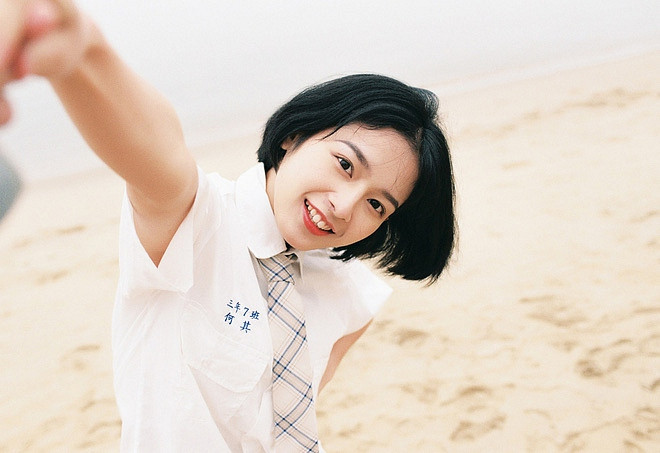 "Mình thích cách bạn ấy cười, tự nhiên lắm ấy" là lời khen của fan dành cho nét nhí nhảnh của Tiểu Dương.