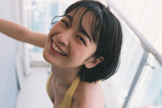 Với làn da trắng sáng, sống mũi cao và đôi mắt to tròn, hot girl tóc ngắn gây ấn tượng với vẻ ngoài ngây thơ, trẻ trung và dễ thương.