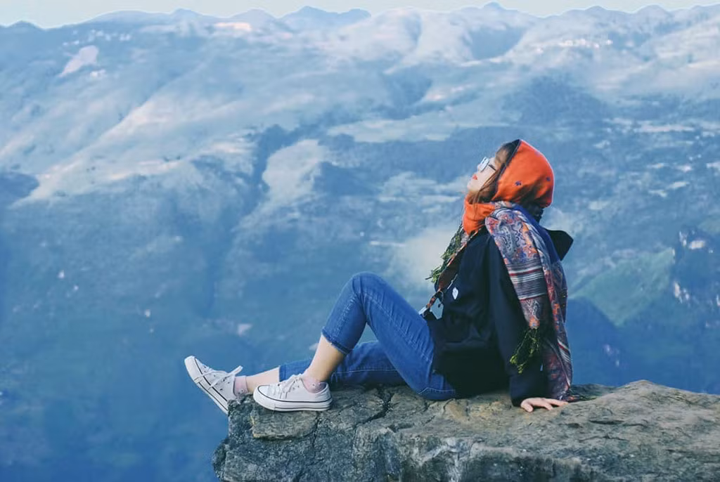 Đoạn đường đèo Mã Pì Lèng có nhiều trạm dừng chân, đây là nơi sở hữu điểm ngắm lý tưởng để chiêm ngưỡng trọn vẹn vẻ đẹp của một trong "tứ đại danh đèo" phía Bắc.