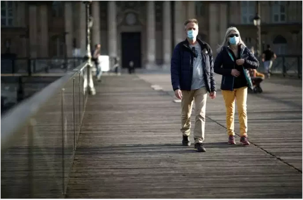 Sap vuot 25.000 ca tu vong vi Covid-19, Phap tinh lai viec noi long phong toa