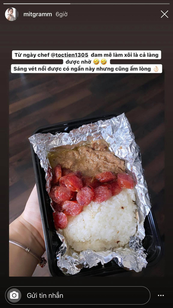 Thanh Huyền (vợ Rhymastic) là cô nàng "số hưởng" nhất khi thường xuyên được bạn bè mang đồ ăn cho thưởng thức mà chẳng cần phải mất công nấu nướng. Xem thêm clip: Hướng dẫn tự cách ly tại nhà để phòng dịch Covid-19 - Nguồn: Youtube