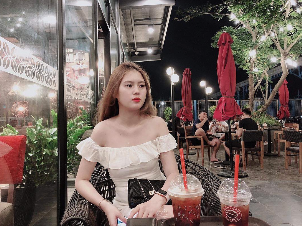 Tố Uyên được đánh giá là có ngoại hình xinh xắn, cuốn hút, minh chứng rõ ràng cho câu "Chè Thái, gái Tuyên".