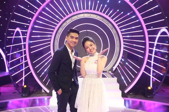 Ngay sau "Nóng cùng World Cup", Trâm Anh tiếp tục góp mặt tại gameshow "Mảnh ghép tình yêu". Ở chương trình này, Trâm Anh gây sốt khi nhận lời hẹn hò streamer Pew Pew chỉ sau câu nói ngôn tình: "Anh không ngại việc ra Hà Nội, anh chỉ cần một lý do".