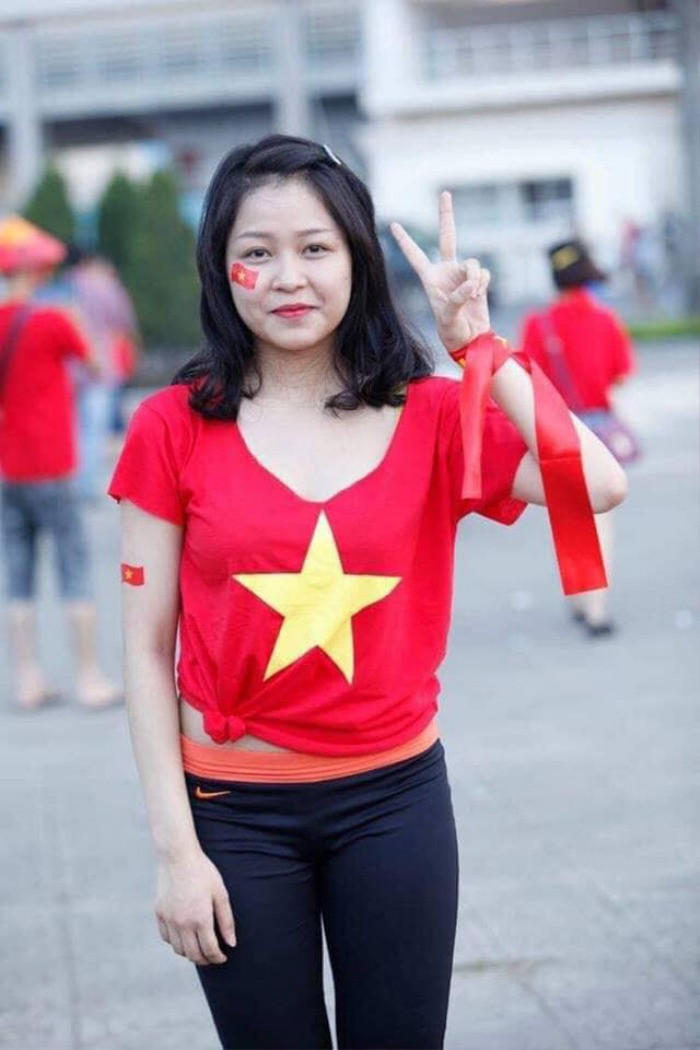 Rõ ràng so với bây giờ, Trâm Anh không chỉ có phong cách ăn mặc thời trang hơn, mà nhan sắc cũng được thăng hạng rất nhiều.