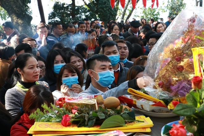 Dịch corona đang diễn biến khá phức tạp tại Trung Quốc và lây lan sang nhiều quốc gia trong đó có Việt Nam, chính bởi vậy nên người dân có tâm lý lo sợ, đeo khẩu trang để tự bảo vệ bản thân là việc nên làm.