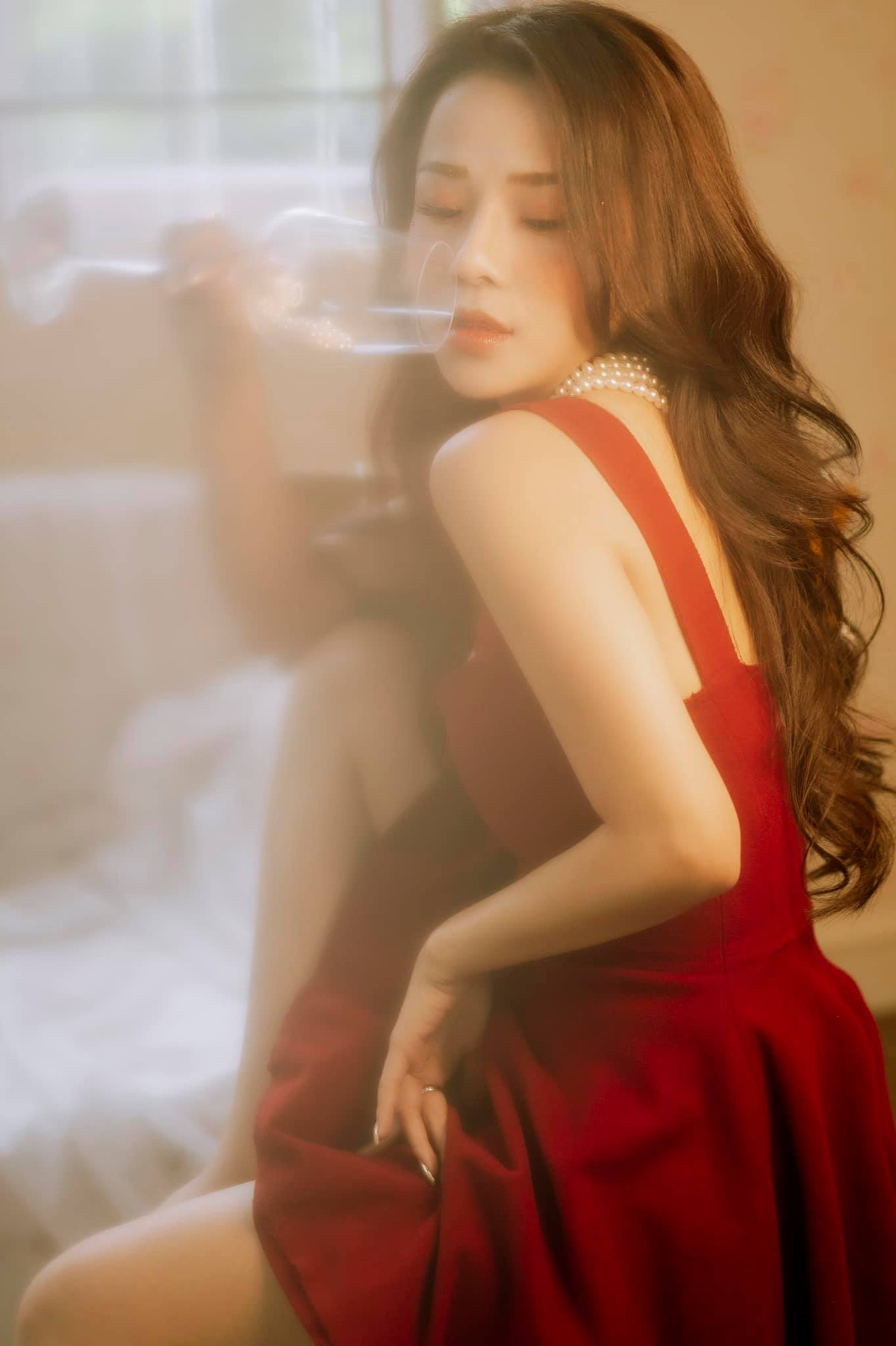 Hot girl Nghệ An từng theo học trường Đại học Văn hóa Nghệ thuật quân đội. Năm 2015, Thương Võ dự thi "The Voice - Giọng hát Việt" và trở thành thành viên của đội ca sĩ Mỹ Tâm.