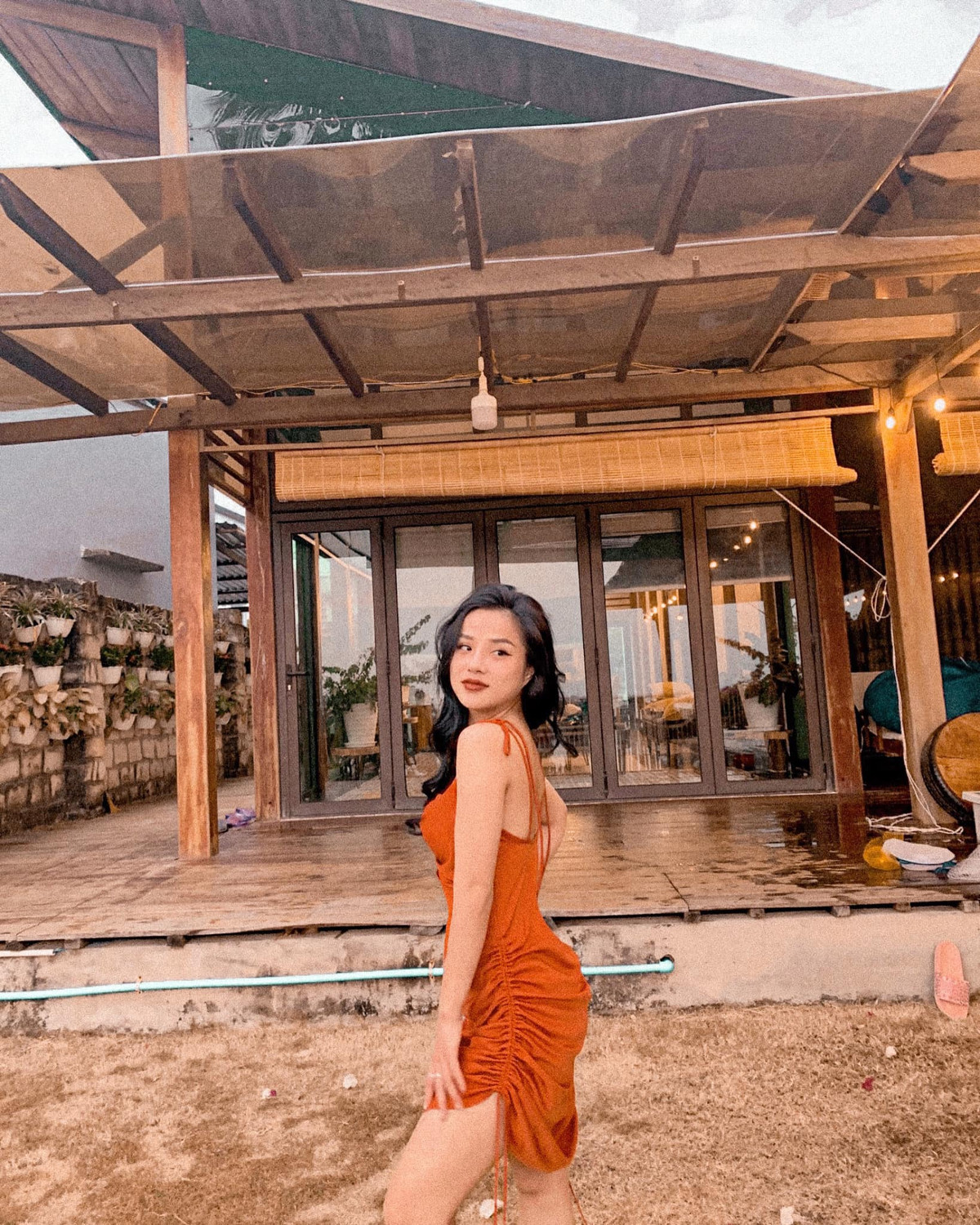 Thương Võ tên thật là Võ Thị Thương, quê ở Thái Hòa, Nghệ An. Cô nàng từng là bạn gái của thủ môn Đặng Văn Lâm. Năm 2018, cặp đôi xác nhận đã chia tay trong êm đẹp.