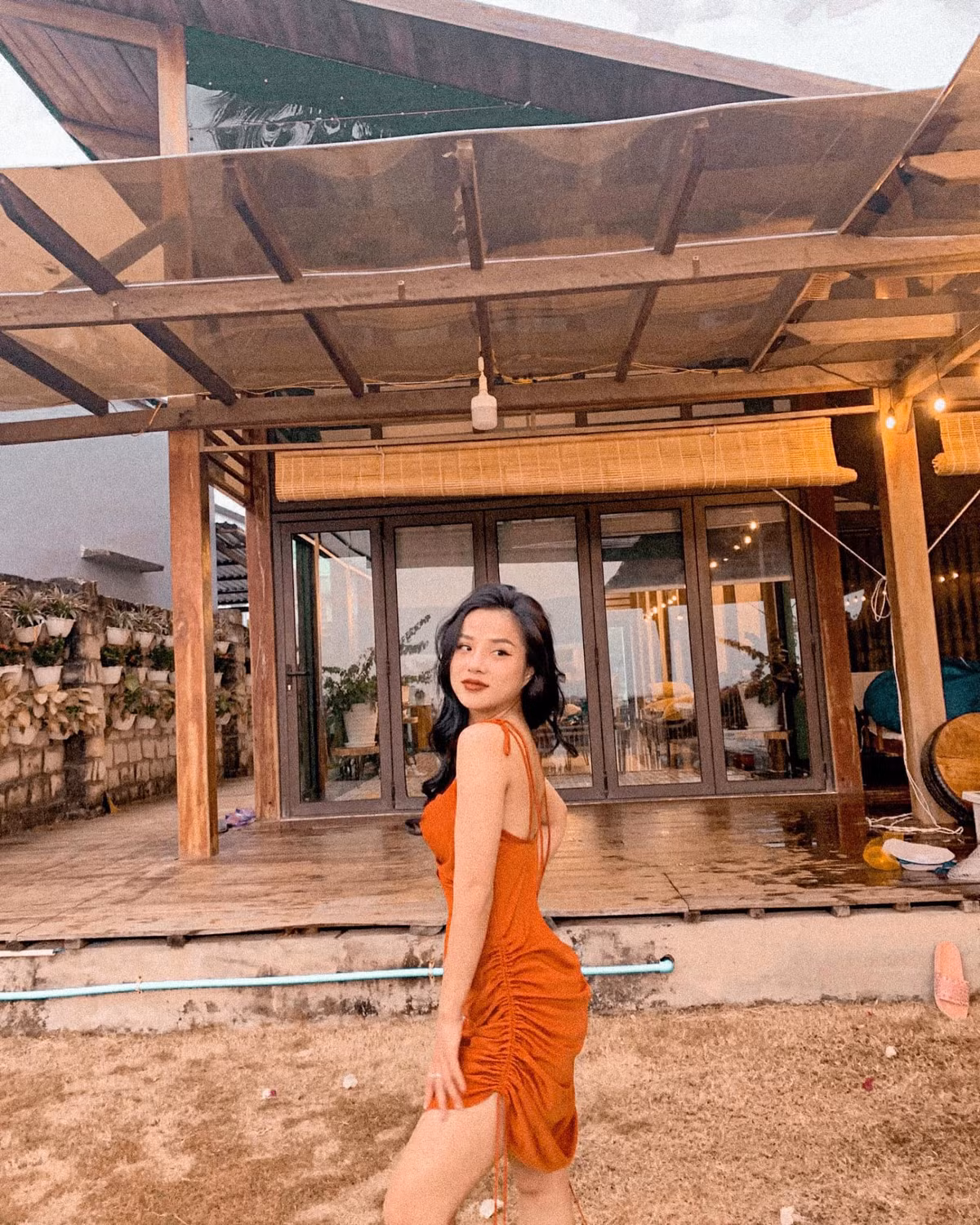 Thương Võ tên thật là Võ Thị Thương, quê ở Thái Hòa, Nghệ An. Cô nàng từng là bạn gái của thủ môn Đặng Văn Lâm. Năm 2018, cặp đôi xác nhận đã chia tay trong êm đẹp.