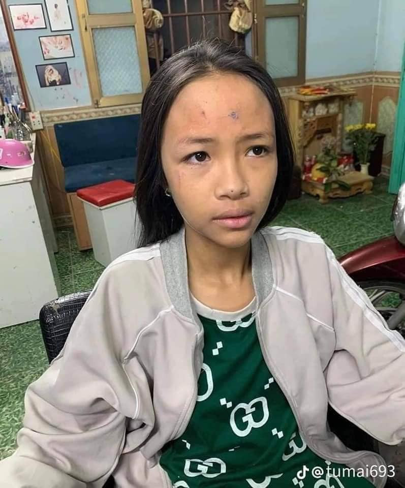 Cô bé này có vầng trán rộng, các nét ngũ quan khá hài hòa.