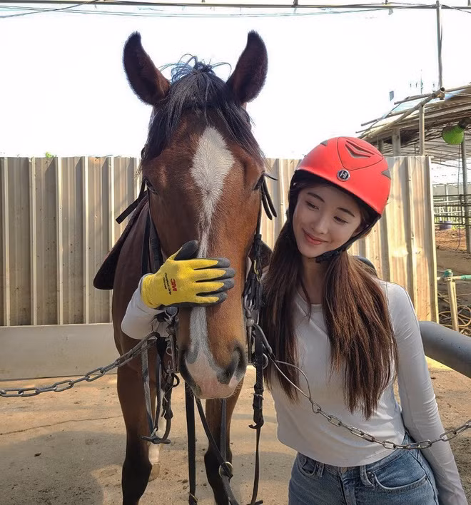 Cô vừa muốn trở thành một diễn viên chuyên nghiệp, đồng thời hy vọng có thể tiếp tục sở thích với thể hình. Tuy nhiên để cùng lúc thực hiện được cả 2 điều, cô cần nỗ lực nhiều gấp đôi.