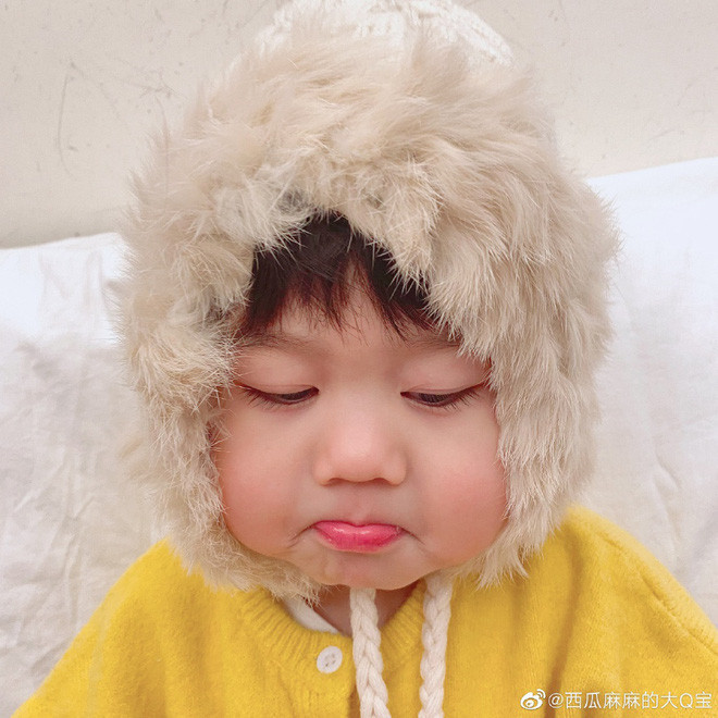 Mếu máo cũng khiến trái tim người nhìn "tan chảy" thì ai mà nỡ giận đây.