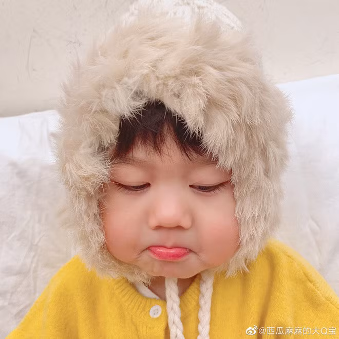 Mếu máo cũng khiến trái tim người nhìn "tan chảy" thì ai mà nỡ giận đây.