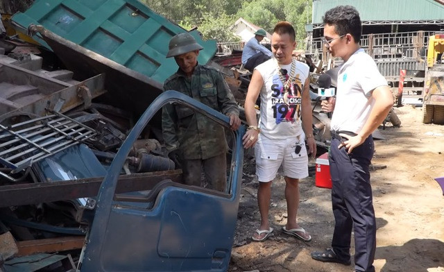 Giá xe tùy thuộc vào chất lượng, trung bình từ 200 - 500 triệu đồng/chiếc, loại thấp hơn cũng có. Xe nào cũ, xấu hơn thì anh tháo phụ tùng để bán, những phần không sử dụng đến thì chuyển đi bán đồng nát